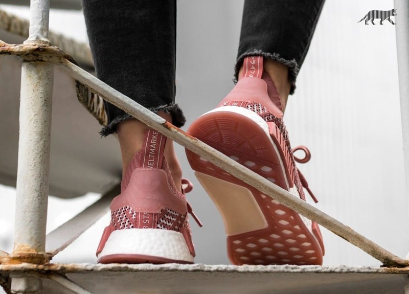 Nmd r1 primeknit stlt hotsell ash pink